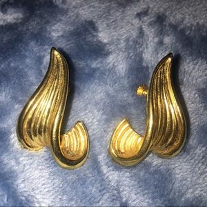 Classy Vintage Earrings with Clip-on Screwback